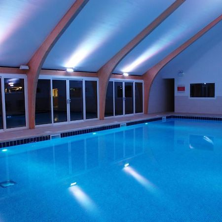 Skylark Sleeps 8 Private Hot Tub & Dogs Welcome Nr Padstow, Resort Pool Bar & Watersports Сент-Колумб-Мейджор Экстерьер фото