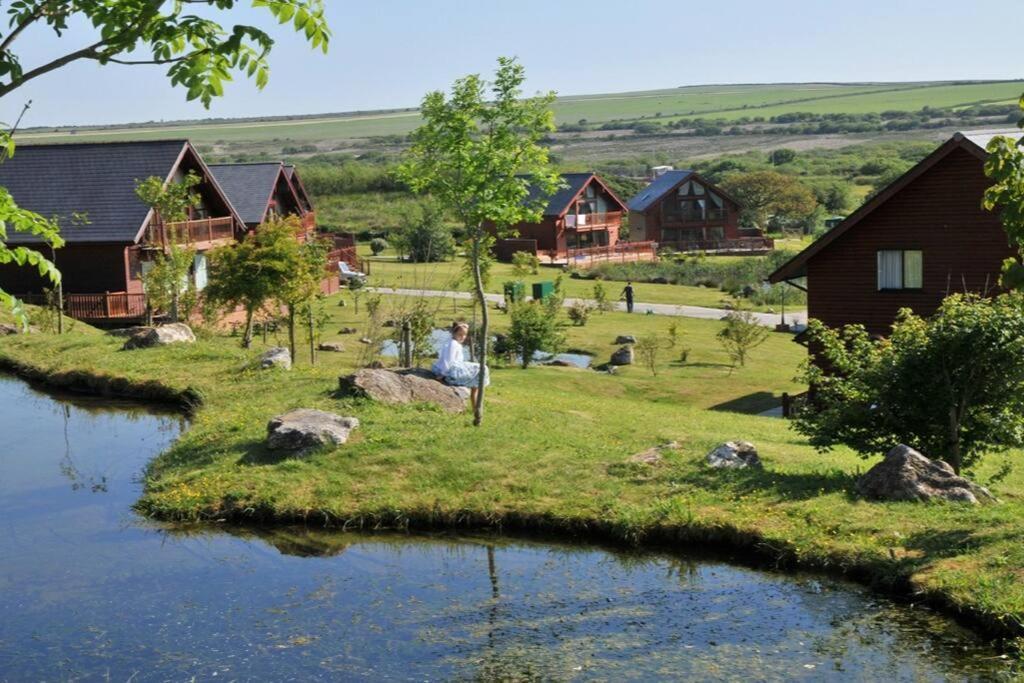 Skylark Sleeps 8 Private Hot Tub & Dogs Welcome Nr Padstow, Resort Pool Bar & Watersports Сент-Колумб-Мейджор Экстерьер фото