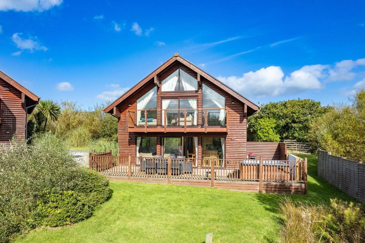 Skylark Sleeps 8 Private Hot Tub & Dogs Welcome Nr Padstow, Resort Pool Bar & Watersports Сент-Колумб-Мейджор Экстерьер фото