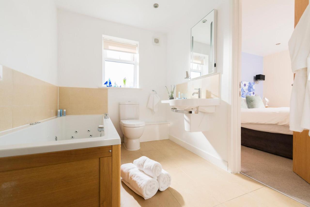 Skylark Sleeps 8 Private Hot Tub & Dogs Welcome Nr Padstow, Resort Pool Bar & Watersports Сент-Колумб-Мейджор Экстерьер фото
